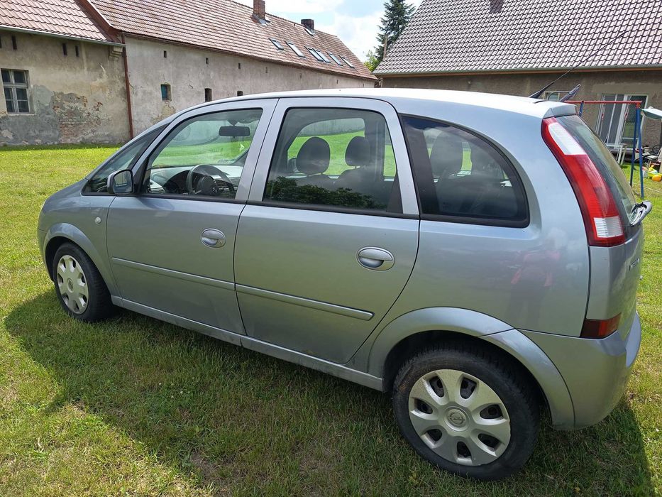 Opel Meriva srebrny