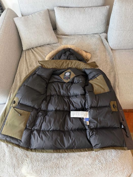 Jaqueta, casaco de penas Canada Goose verde militar, tamanho S.