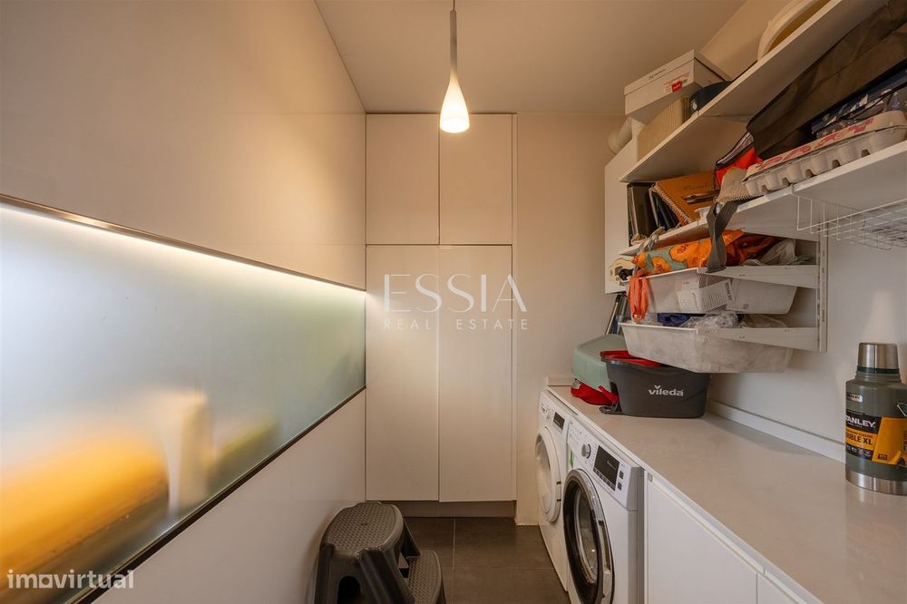 Apartamento T4+1 em Serralves com garagem