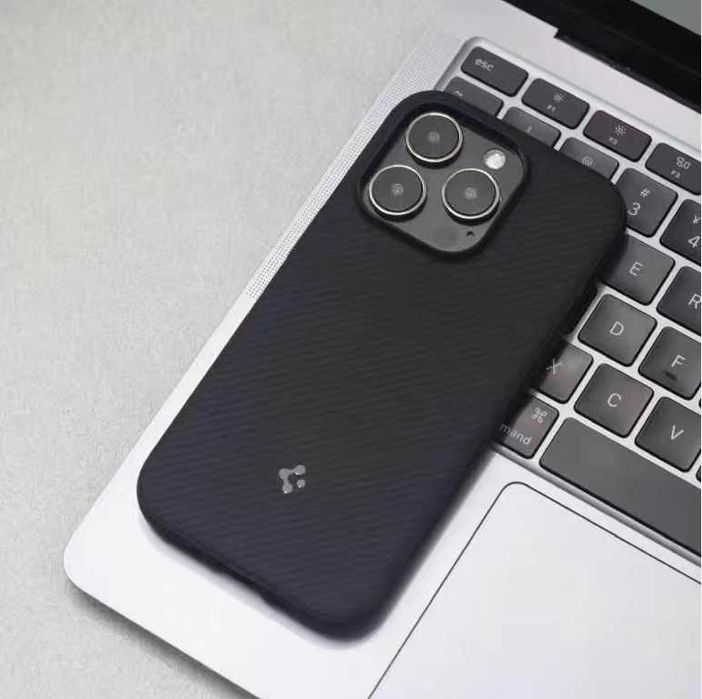 Plecki Spigen do Apple iPhone 16 Pro czarny