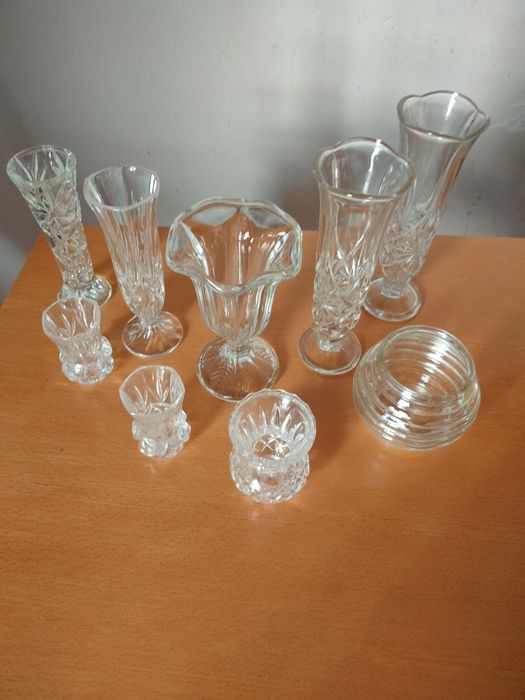 Conjunto de jarras em vidro.
