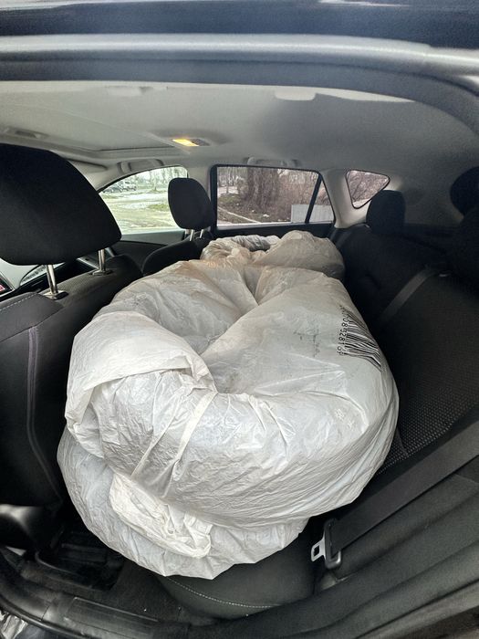 Продам свою автівку Мазда 3 Хетчбек 2012