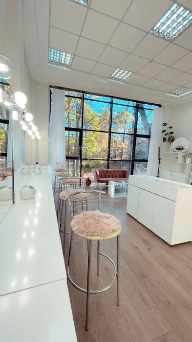 Меблі для студії краси