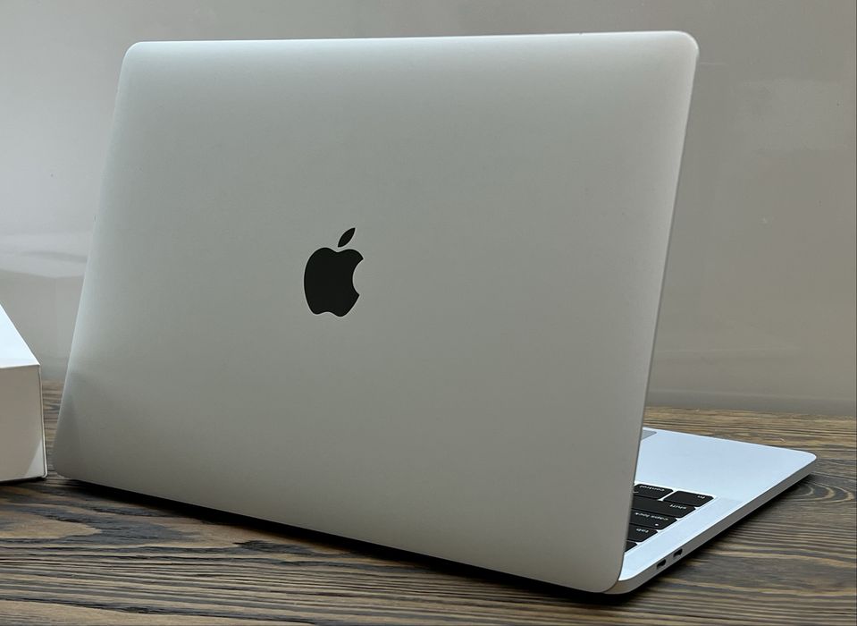 MacBook Pro 13 2018 2,3 i5 8/512 Gb Silver Магазин Гарантія