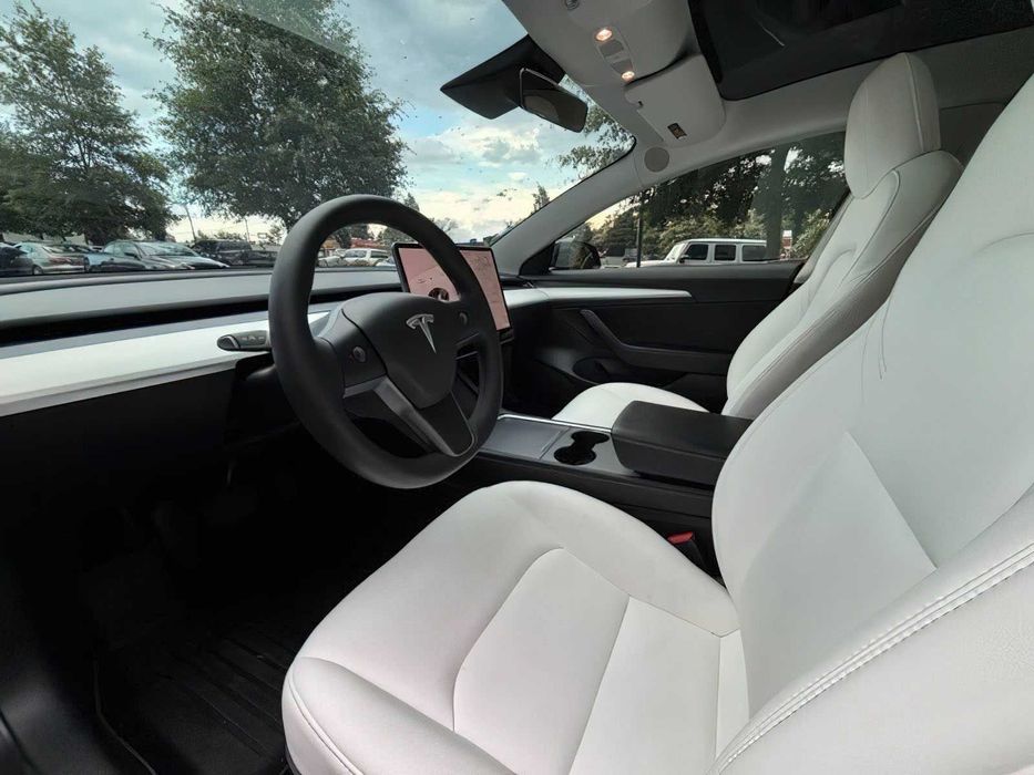 Tesla Model 3 Long Range      2022