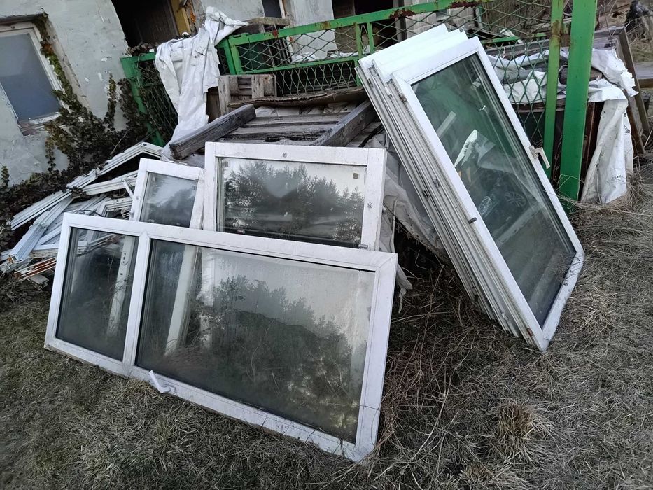 Okna PCV, drewniane z demontażu na szklarnię do budynku gospodarczego.