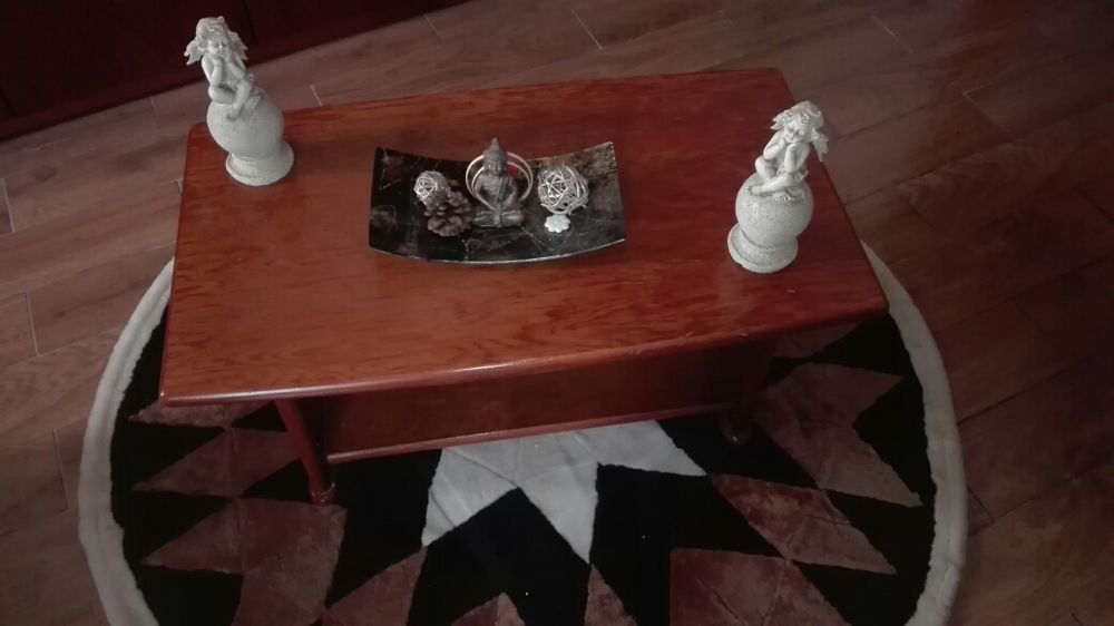 Mesa de centro em madeira maciça