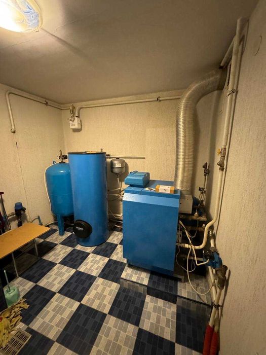 Продається двоповерховий  будинок у Брюховичах поряд з лісом