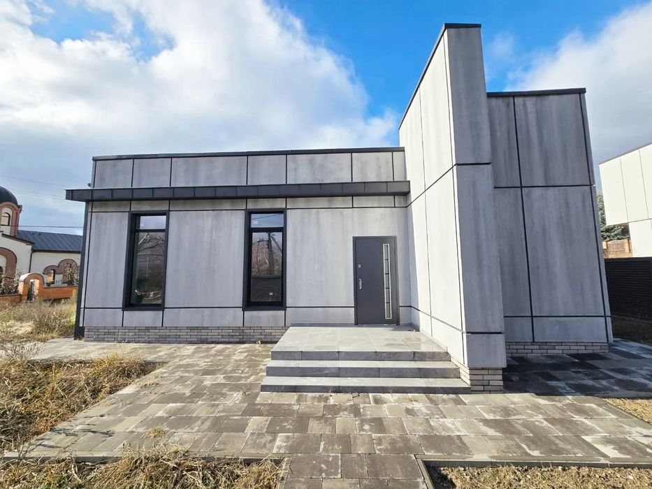 Будинок 1 поверх 135 м2 8 соток землі 4 паркомісця с. Іванковичі