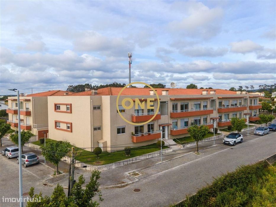 Apartamento T2 Junto ao Metro em Mindelo com Garagem para 3 Carros! — Mindelo, Porto