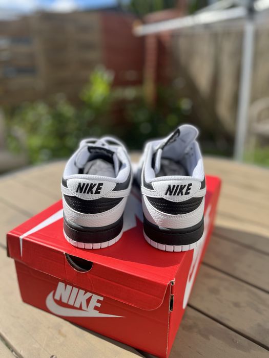 Nike Dunk Low.