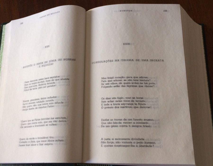 Livro com as Obras de Bocage