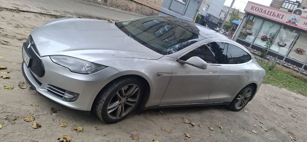 Тесла 2012 рік модель S, 85p