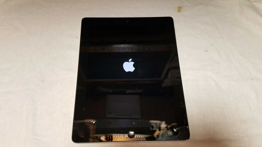 Apple  I Pad Model A1430 - zablokowany