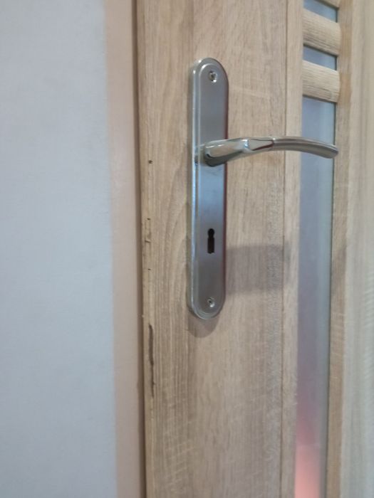 Drzwi  70 prawe do schowanka i 80 prawe łazienkowe