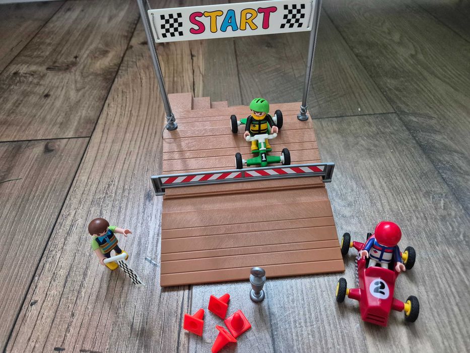 Playmobil wyscigi gokartów