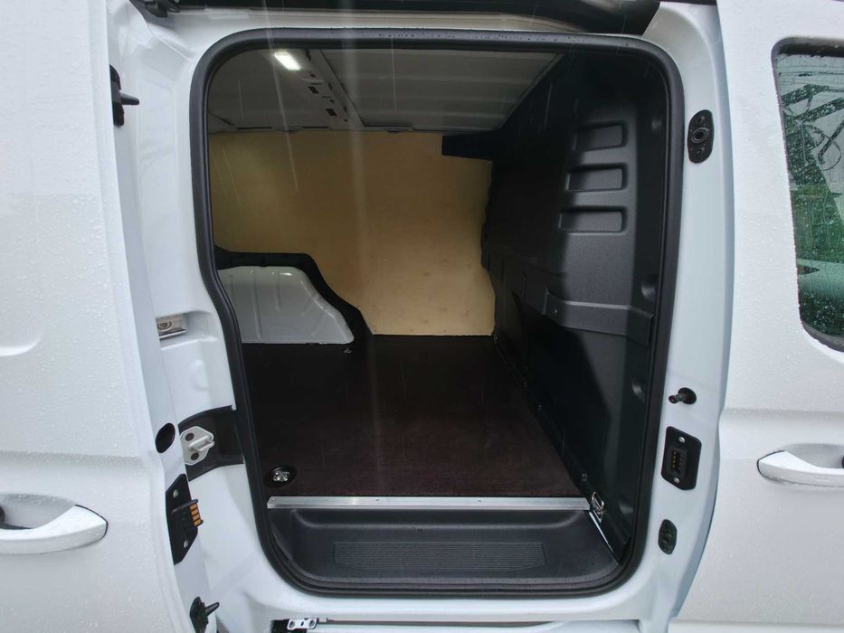 Zabudowa zabezpieczenie ze sklejki Ford Transit Connect van