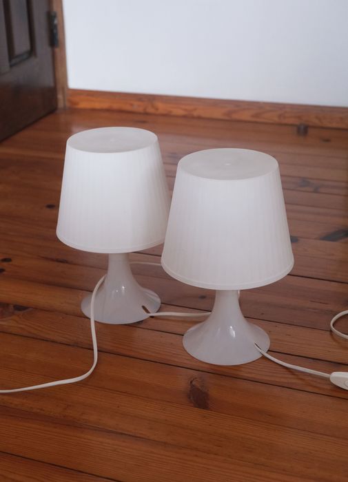 2 Candeeiros de Mesa Brancos