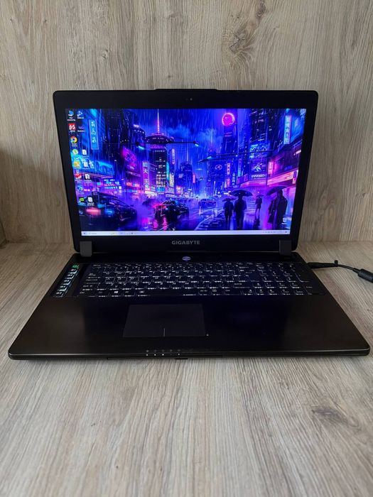 Игровой ноутбук Gigabyte 17.3" i7 8GB SSD 256GB+ HDD 750GB Nvidia FHD IPS