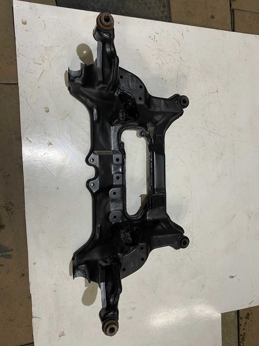 Підрамник передній Nissan X-Trail T30 подрамник передний Х-Трейл Т30