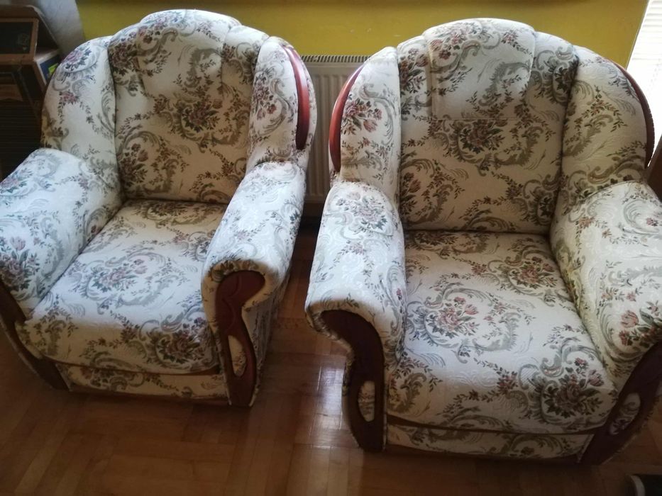 Fotele kwiecistym kolorze  Jeden fotel 250