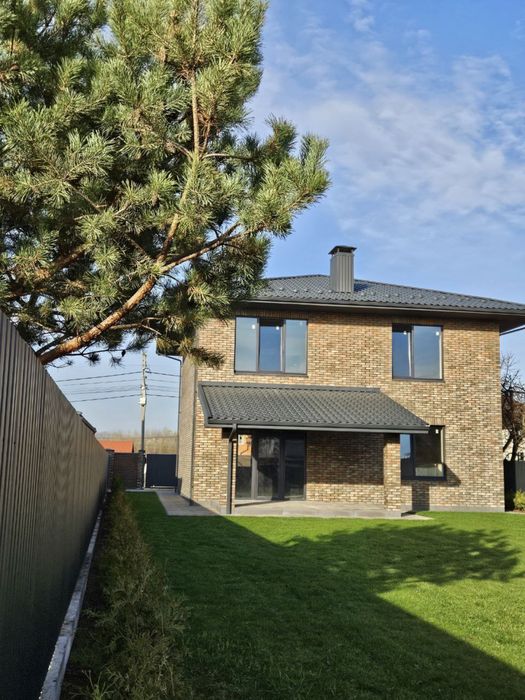 Продаю двоповерховий будинок на 178м2 в с Гатне!! Газ,