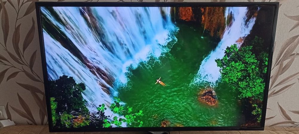 Продам телевізор  Samsung 42" Smart TV ідеальний