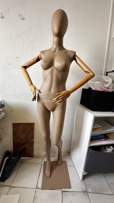 Manequin com braços flexiveis