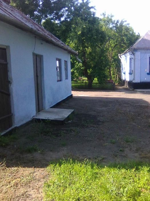 Продаж приміського будинку