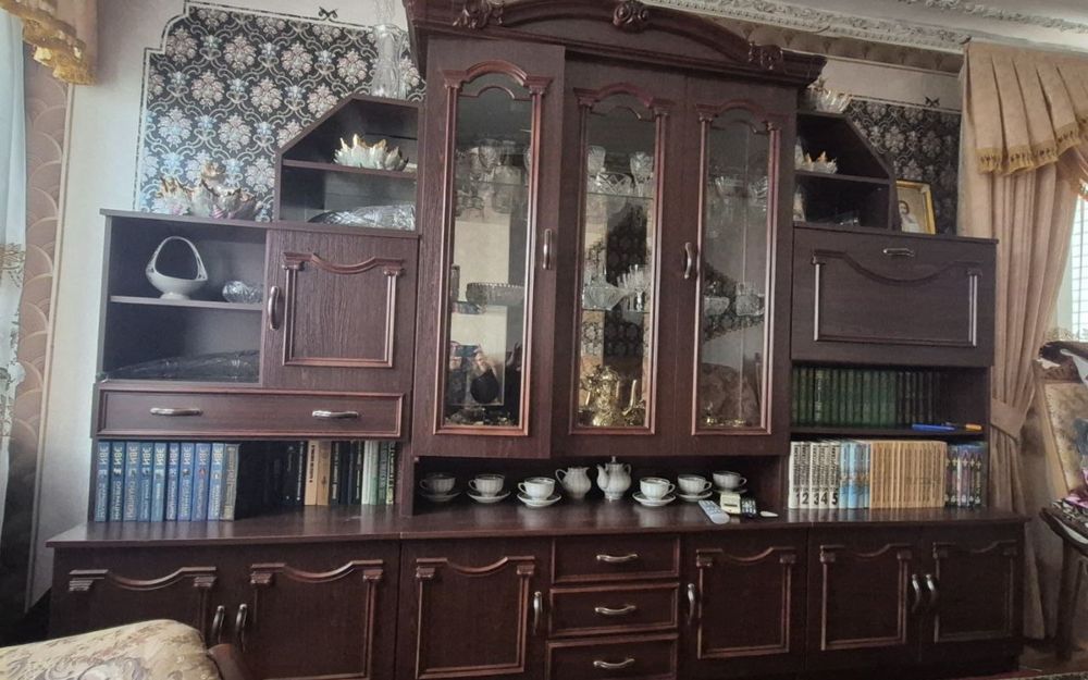 Меблі вітальня ідеальний стан