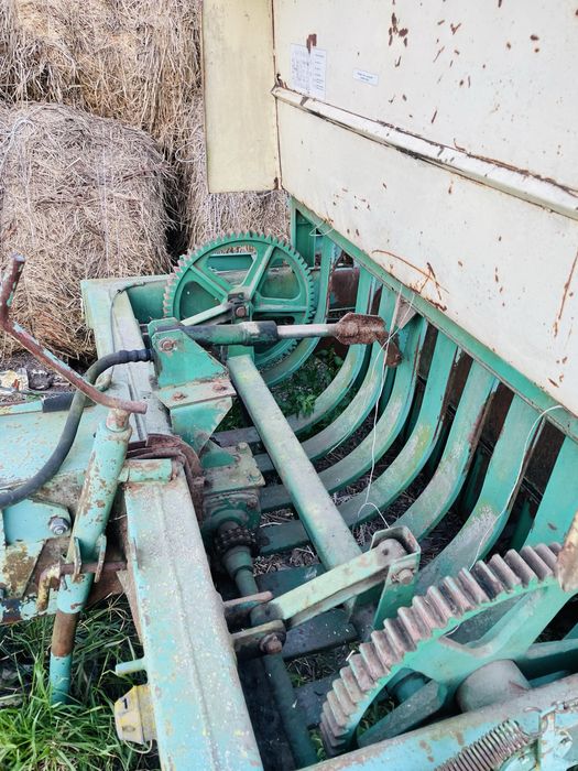 Продам  підборщик, терміново є защити до підборщика усі