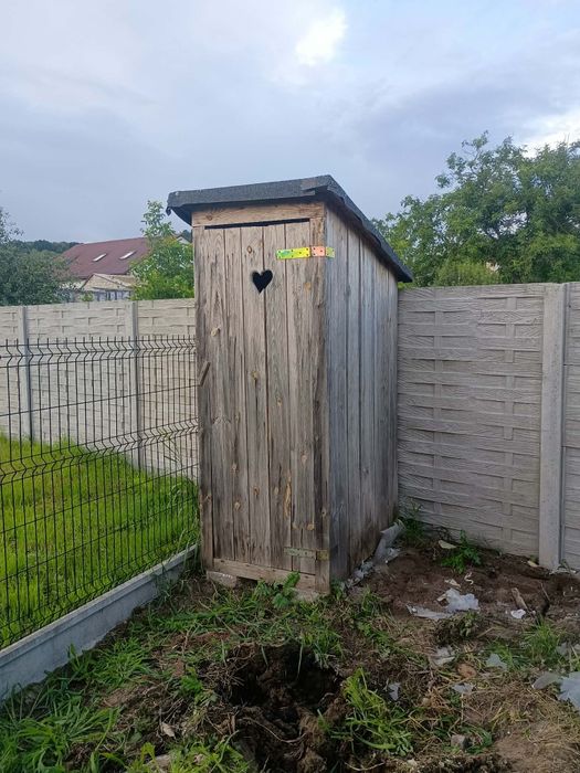 Wc drewniane budowlane