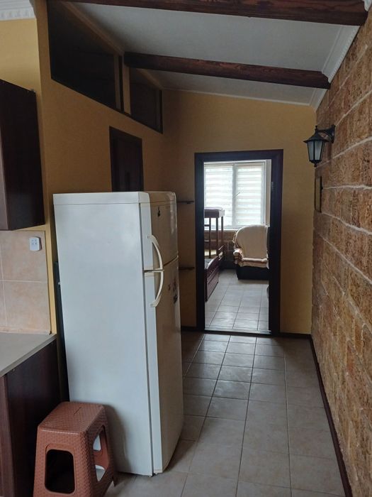 Сдам домик(ЗДАМ будиночок) с местом для автомобиля во дворе