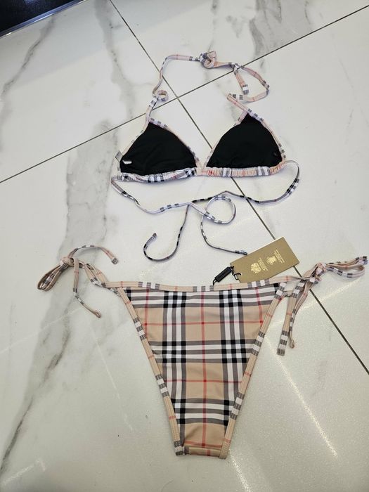Piękny nowy stroj kąpielowy Burberry London