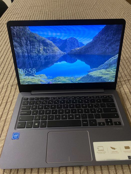 Portátil ASUS VivoBook E12 E203NA | 11.6" | Intel Celeron N3060 | 4GB RAM | Windows 10 Pro | Carregador