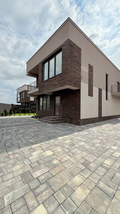 Продається новий, якісний будинок в гарному районі с.Годилів