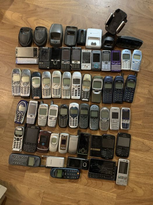 Лот мобильных телефонов !