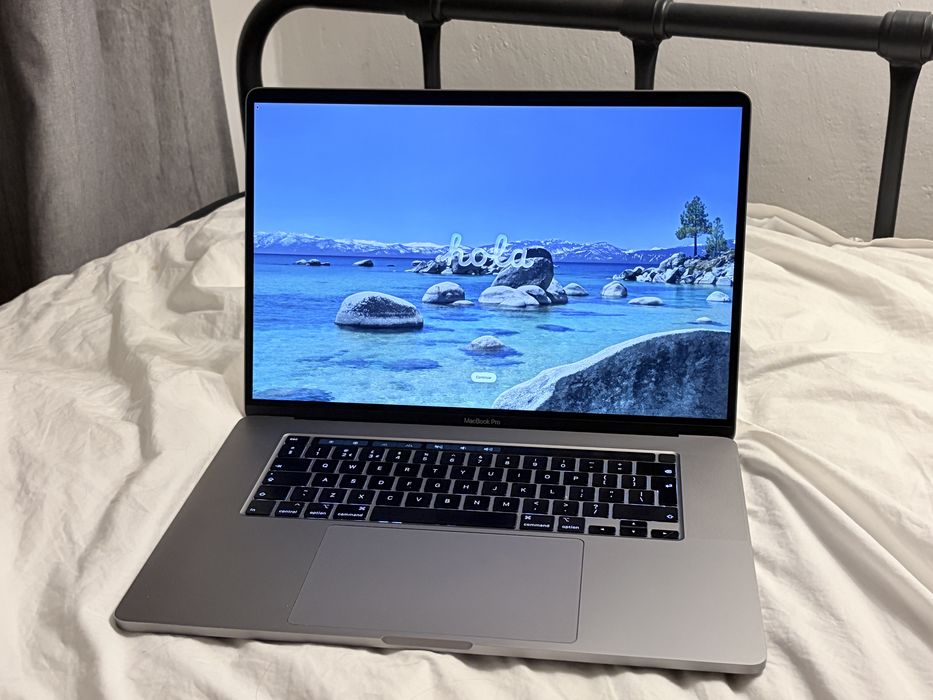 MacBook Pro 16-cali, 2019 z pudełkiem komplet