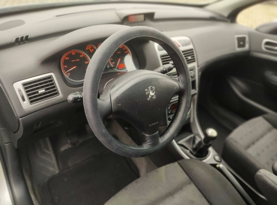 Peugeot 307 2.0 HDI (110 cv) – 7 Lugares – 2002