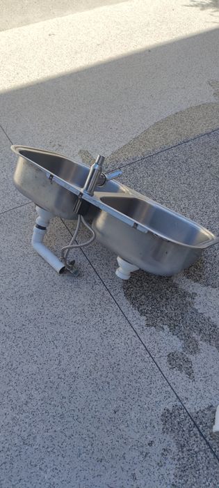 Lavatório de cozinha com duas pias