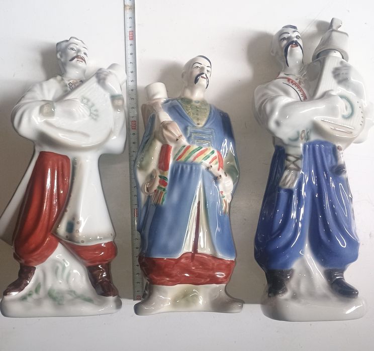 Три козаки штофи.