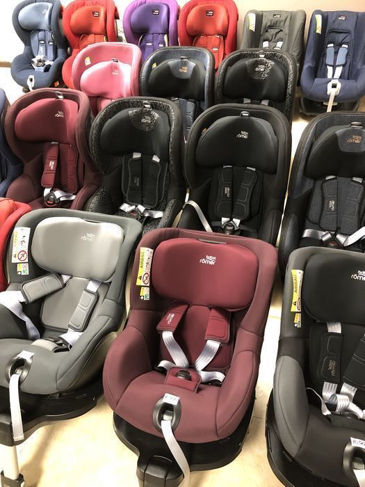Автокрісла Шоурум Cybex Britax Romer Maxi Cosi Recaro Evenflo