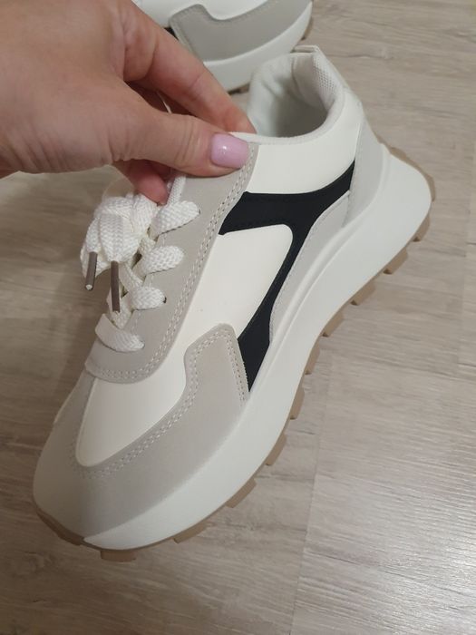 Продам взуття нове.