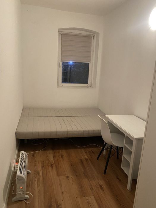 Room near the center, no deposit