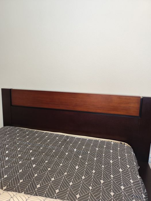 Conjunto de Quarto Moderno (Cama de Casal + 2 Mesas de Cabeceira) - Madeira Bi-tom
