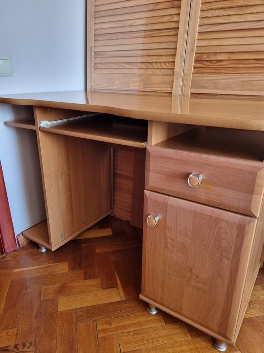 Комп'ютерний стіл