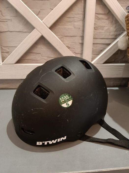 Dziecięcy kask czarny