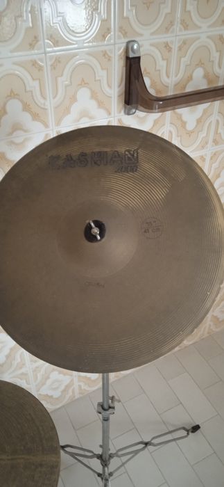 Se vende bateria musical completa como nova.