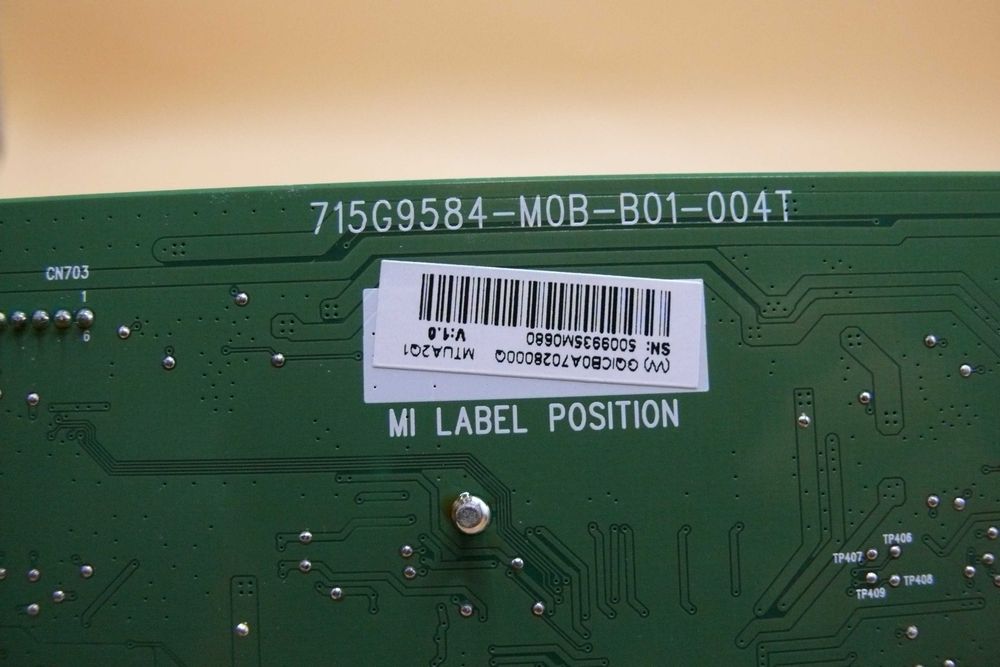 Placa principal com a referência 715G9584-MOB-B01-004T.