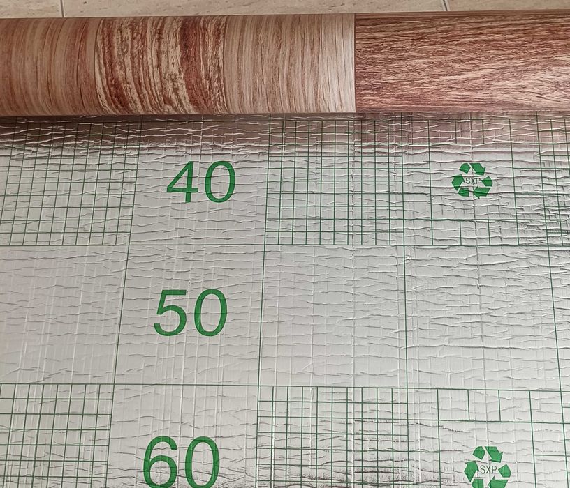 1 Rolo parede/piso autoadesivo PVC. Estampa de madeira. NOVO